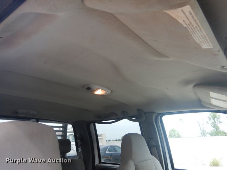 image for item JG9010 2005 Ford F550 Super Duty XLT  Crew Cab flatbed truck