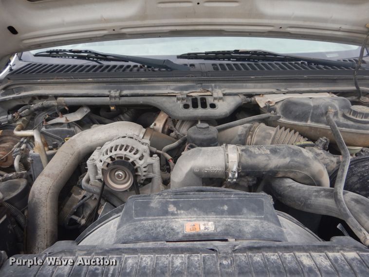 image for item JG9010 2005 Ford F550 Super Duty XLT  Crew Cab flatbed truck