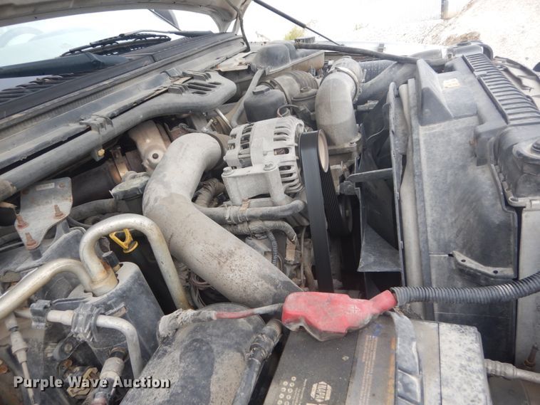 image for item JG9010 2005 Ford F550 Super Duty XLT  Crew Cab flatbed truck