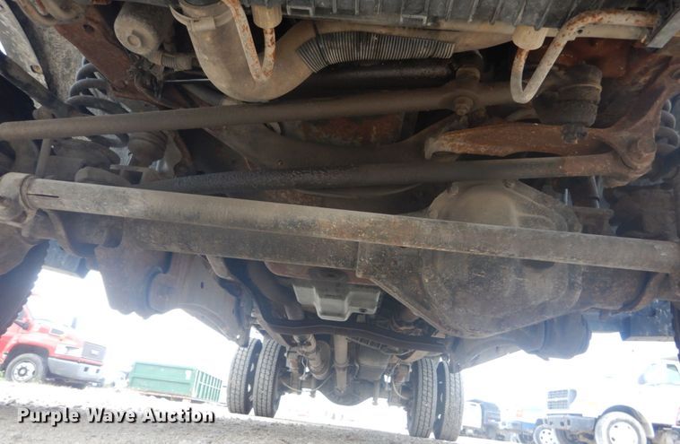 image for item JG9010 2005 Ford F550 Super Duty XLT  Crew Cab flatbed truck