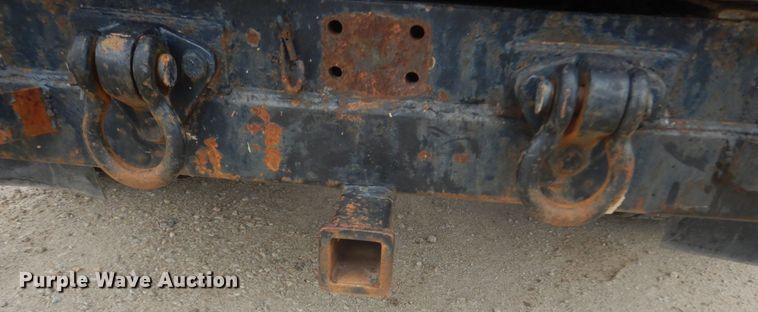 image for item JG9010 2005 Ford F550 Super Duty XLT  Crew Cab flatbed truck