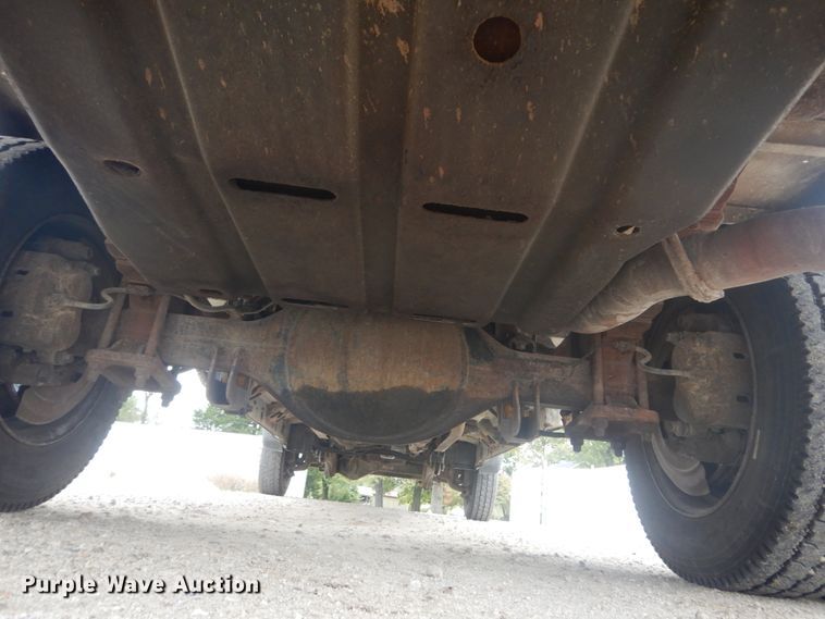 image for item JG9010 2005 Ford F550 Super Duty XLT  Crew Cab flatbed truck