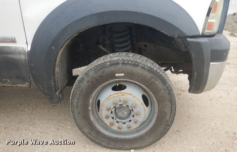 image for item JG9010 2005 Ford F550 Super Duty XLT  Crew Cab flatbed truck