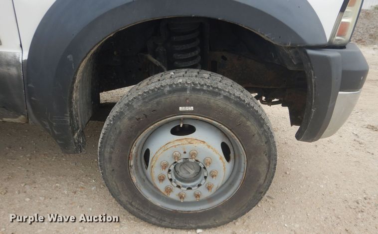 image for item JG9010 2005 Ford F550 Super Duty XLT  Crew Cab flatbed truck