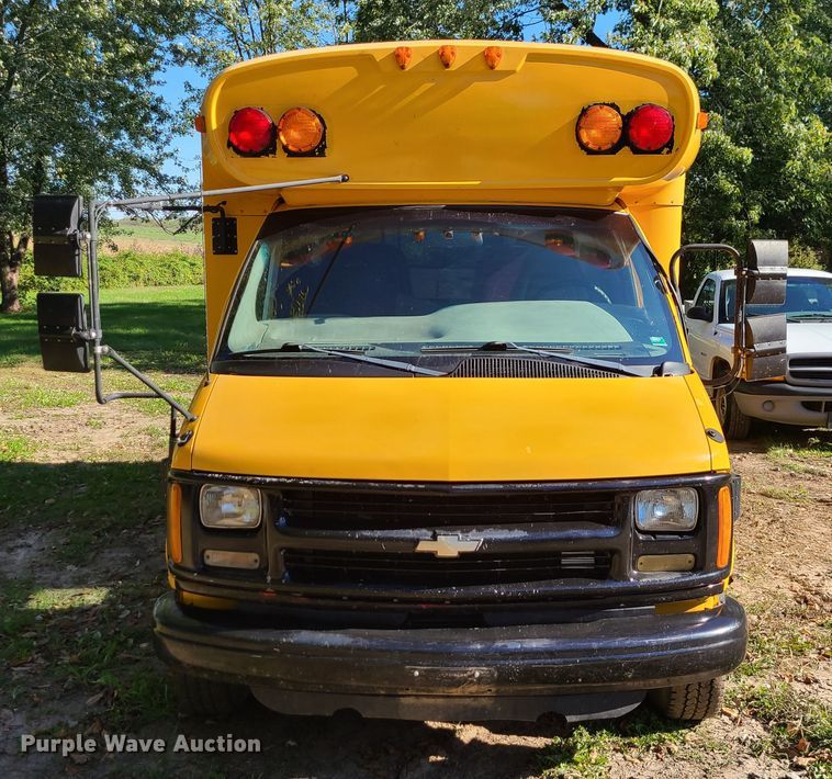 image for item JG9280 2001 Chevrolet Express 3500  school bus