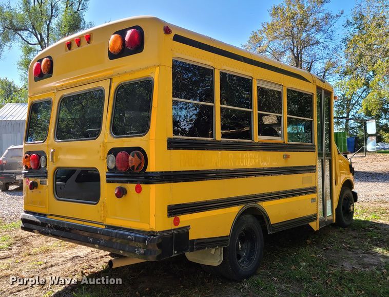 image for item JG9280 2001 Chevrolet Express 3500  school bus