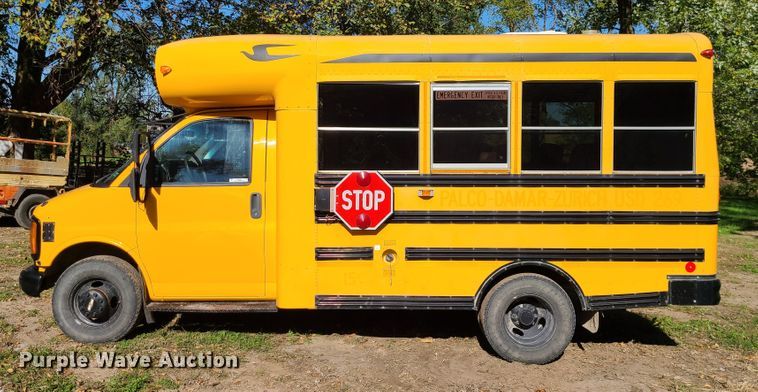image for item JG9280 2001 Chevrolet Express 3500  school bus