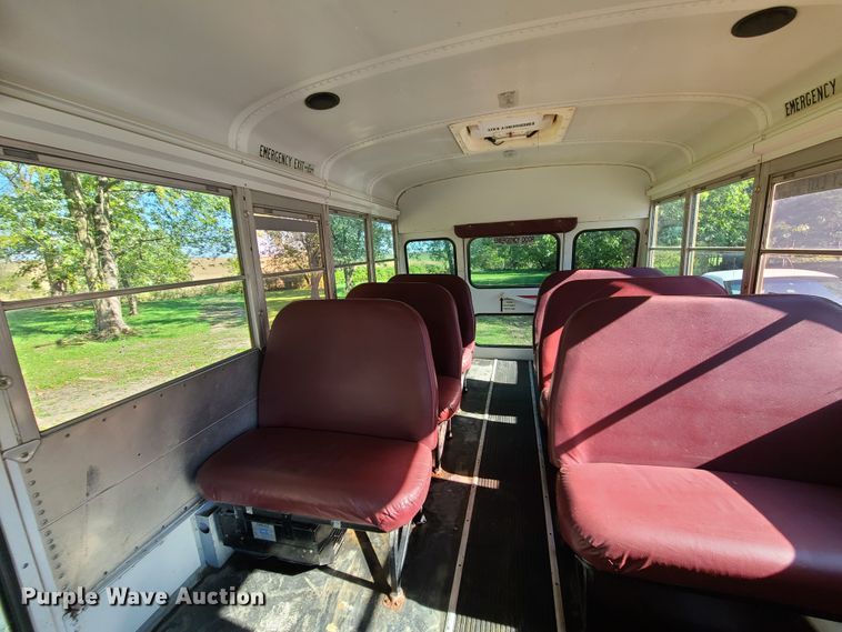 image for item JG9280 2001 Chevrolet Express 3500  school bus