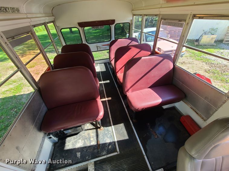 image for item JG9280 2001 Chevrolet Express 3500  school bus