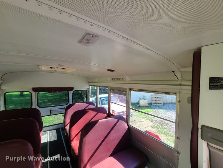 image for item JG9280 2001 Chevrolet Express 3500  school bus