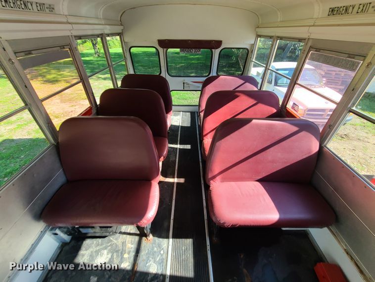 image for item JG9280 2001 Chevrolet Express 3500  school bus