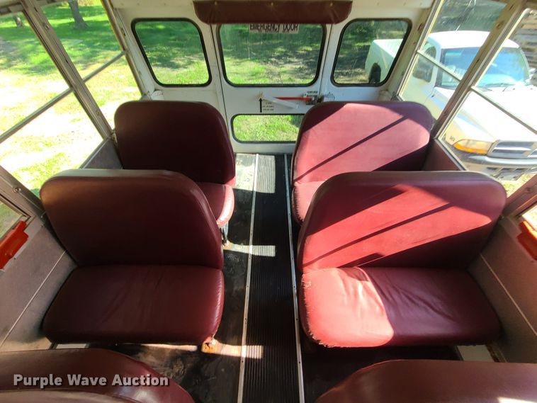 image for item JG9280 2001 Chevrolet Express 3500  school bus