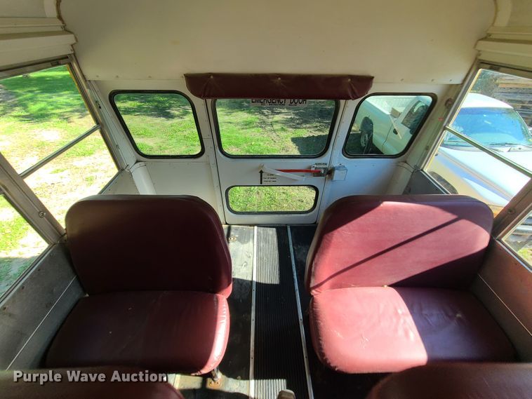 image for item JG9280 2001 Chevrolet Express 3500  school bus