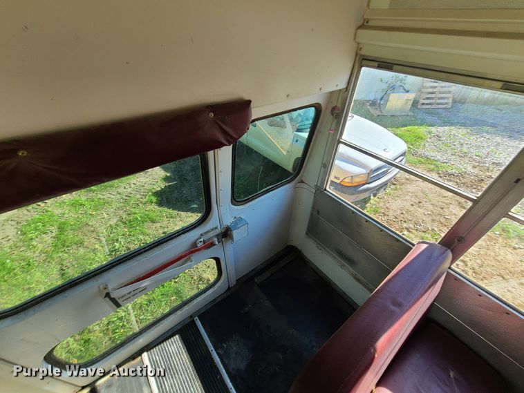 image for item JG9280 2001 Chevrolet Express 3500  school bus