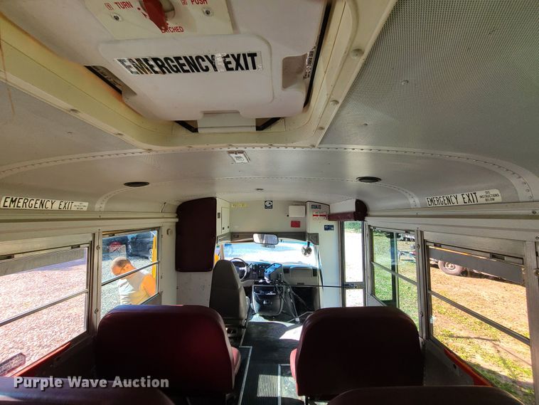 image for item JG9280 2001 Chevrolet Express 3500  school bus