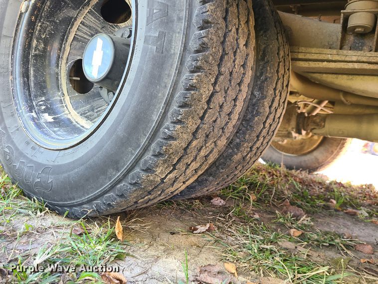 image for item JG9280 2001 Chevrolet Express 3500  school bus