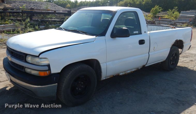 image for item JQ9194 2002 Chevrolet Silverado 1500  pickup truck