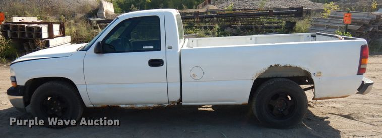 image for item JQ9194 2002 Chevrolet Silverado 1500  pickup truck