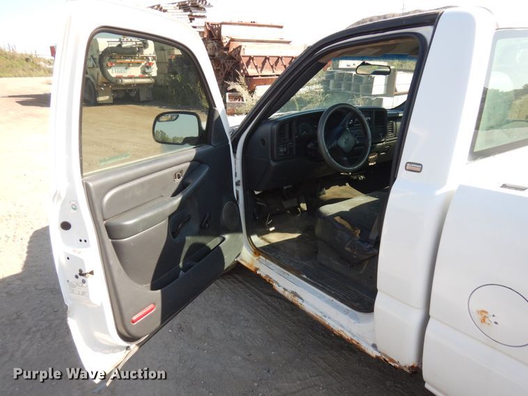 image for item JQ9194 2002 Chevrolet Silverado 1500  pickup truck