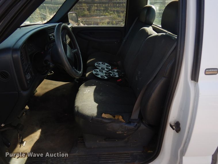 image for item JQ9194 2002 Chevrolet Silverado 1500  pickup truck