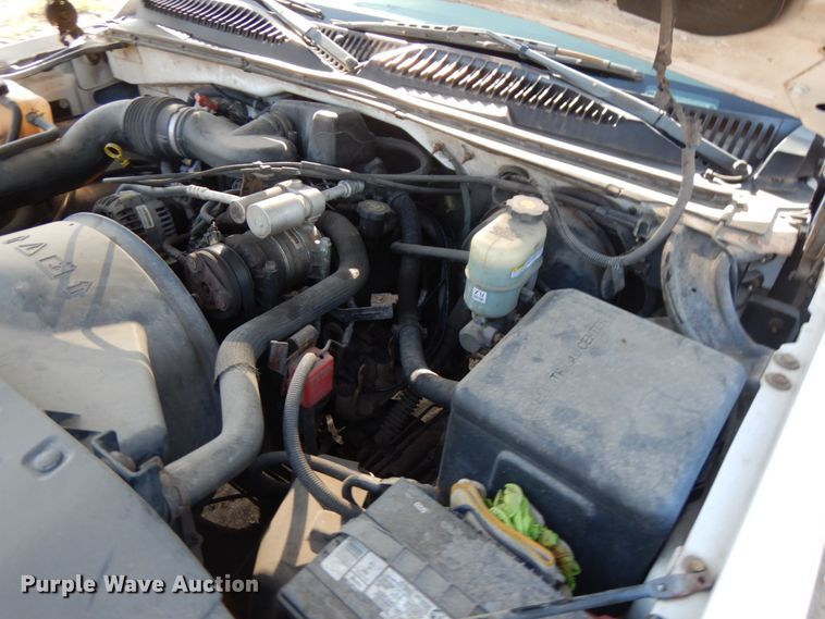 image for item JQ9194 2002 Chevrolet Silverado 1500  pickup truck