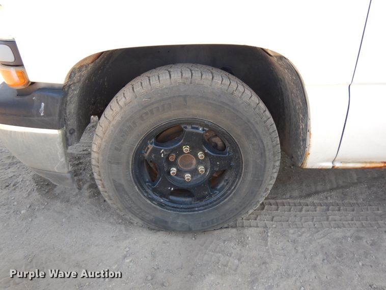 image for item JQ9194 2002 Chevrolet Silverado 1500  pickup truck