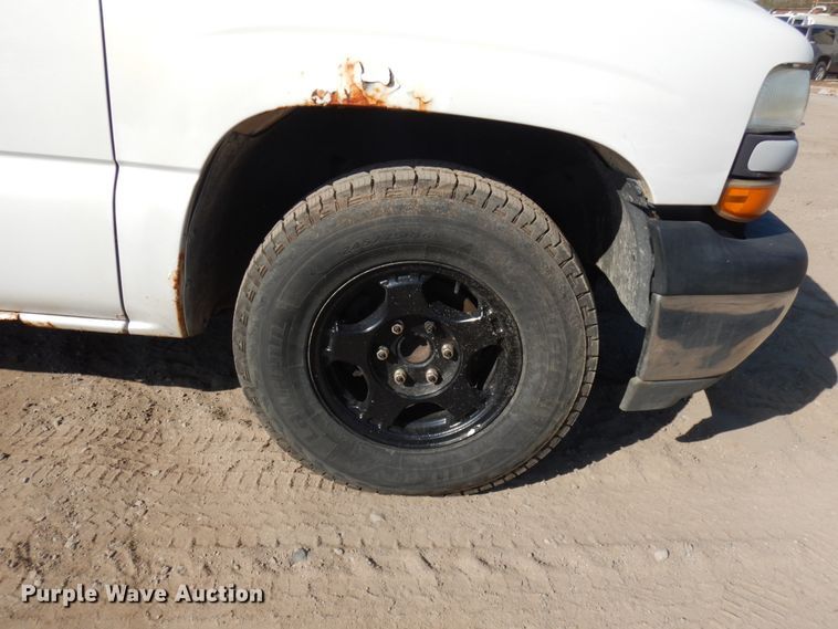 image for item JQ9194 2002 Chevrolet Silverado 1500  pickup truck