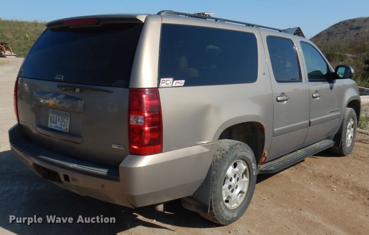 image for item JQ9195 2007 Chevrolet Suburban LT  SUV