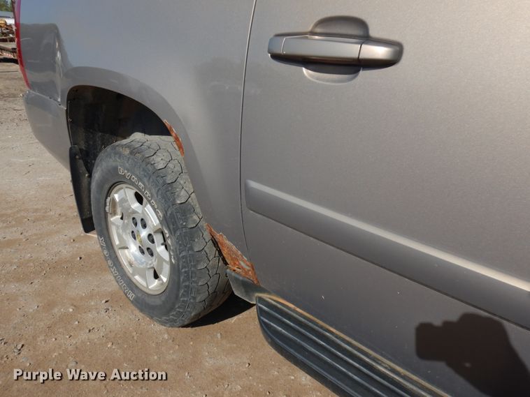 image for item JQ9195 2007 Chevrolet Suburban LT  SUV