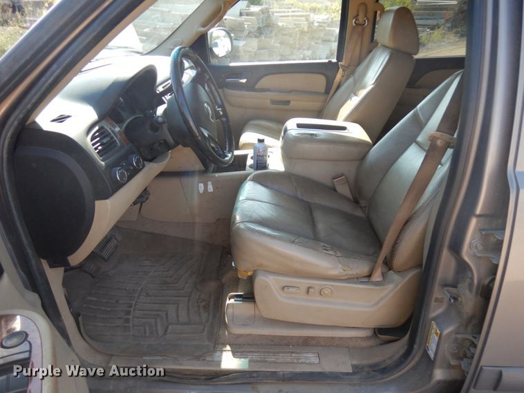 image for item JQ9195 2007 Chevrolet Suburban LT  SUV