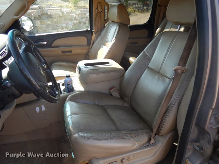 image for item JQ9195 2007 Chevrolet Suburban LT  SUV