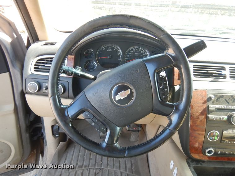 image for item JQ9195 2007 Chevrolet Suburban LT  SUV