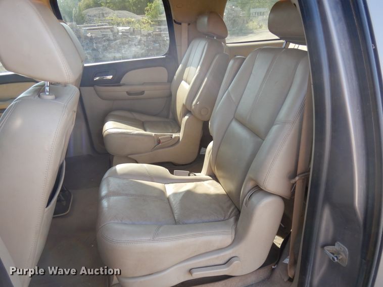 image for item JQ9195 2007 Chevrolet Suburban LT  SUV