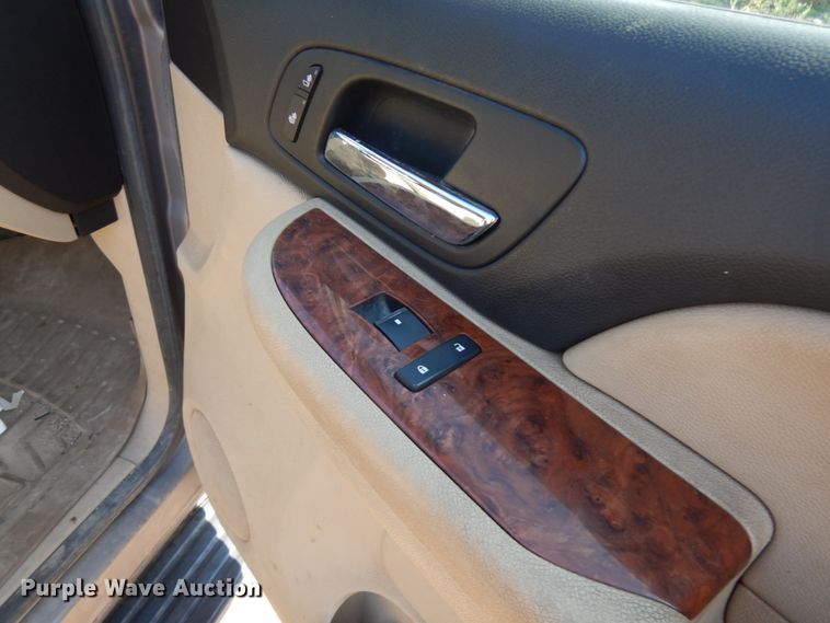 image for item JQ9195 2007 Chevrolet Suburban LT  SUV