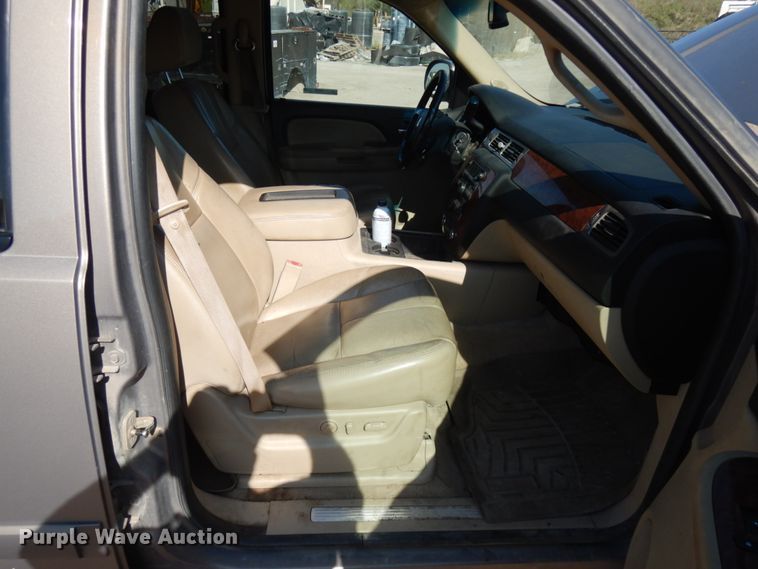 image for item JQ9195 2007 Chevrolet Suburban LT  SUV