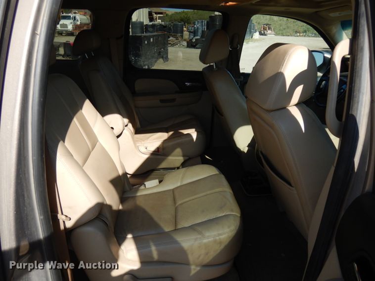 image for item JQ9195 2007 Chevrolet Suburban LT  SUV