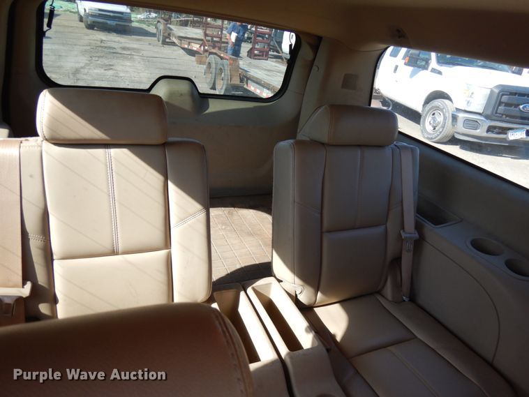 image for item JQ9195 2007 Chevrolet Suburban LT  SUV