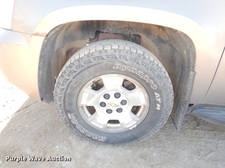 image for item JQ9195 2007 Chevrolet Suburban LT  SUV