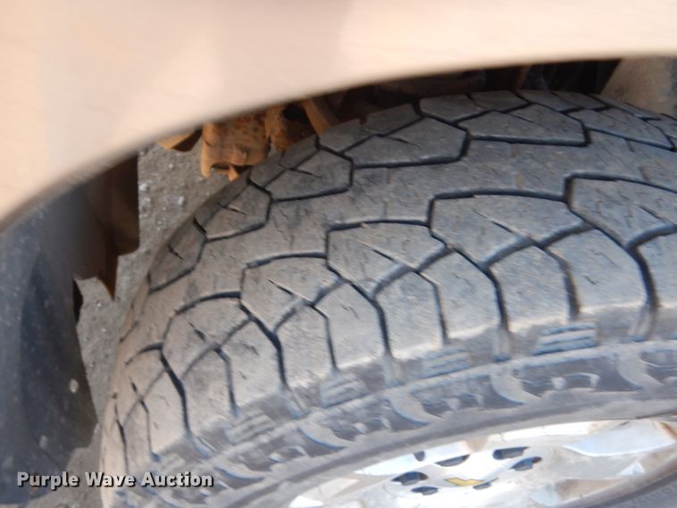 image for item JQ9195 2007 Chevrolet Suburban LT  SUV