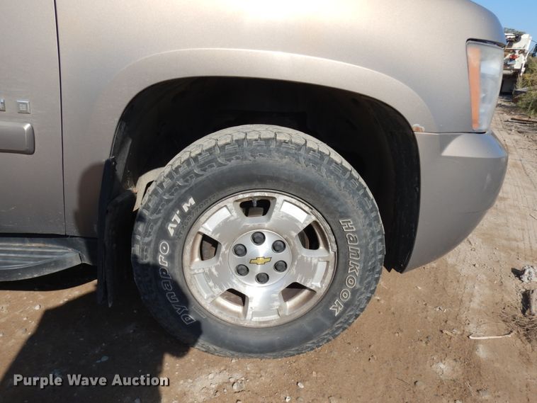 image for item JQ9195 2007 Chevrolet Suburban LT  SUV