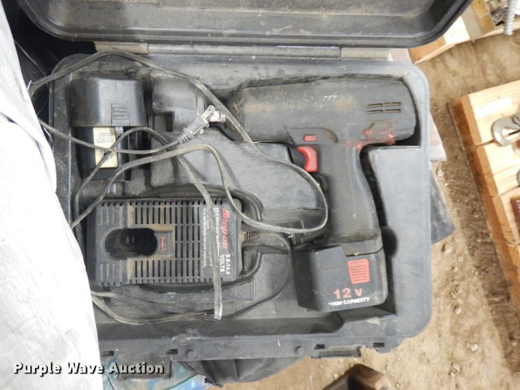 image for item JQ9372 Tools