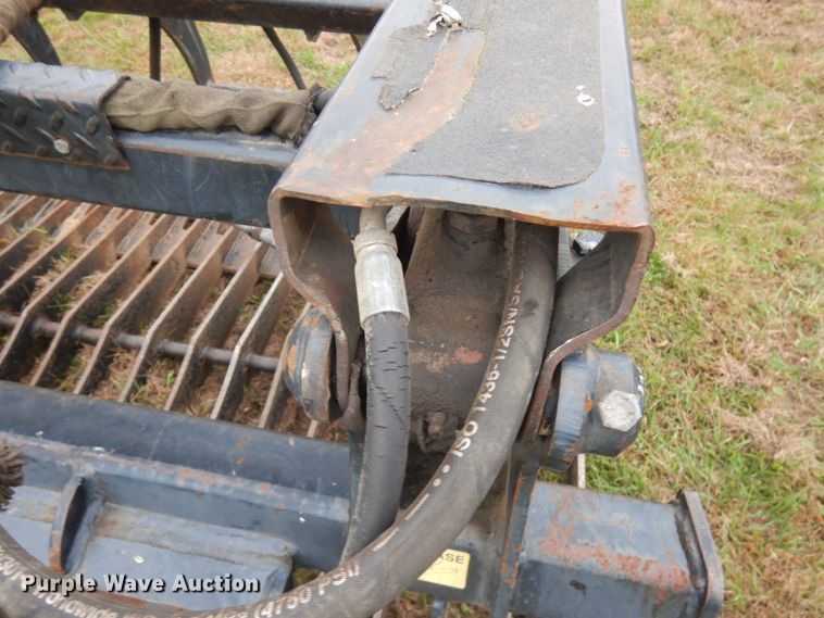 image for item JQ9390 Notch  68GRB 68"W skid steer grapple