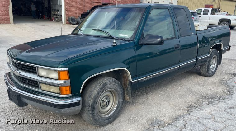 image for item JQ9411 1998 Chevrolet Silverado 1500  Ext. Cab pickup truck