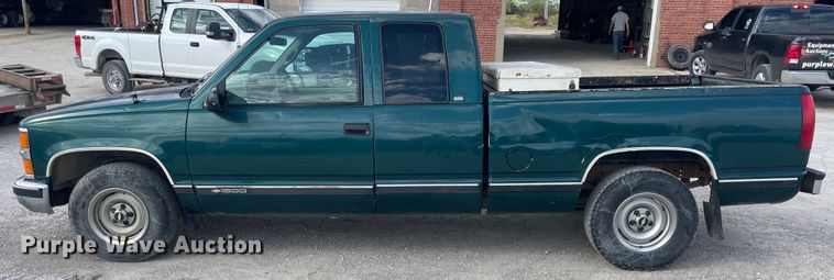 image for item JQ9411 1998 Chevrolet Silverado 1500  Ext. Cab pickup truck
