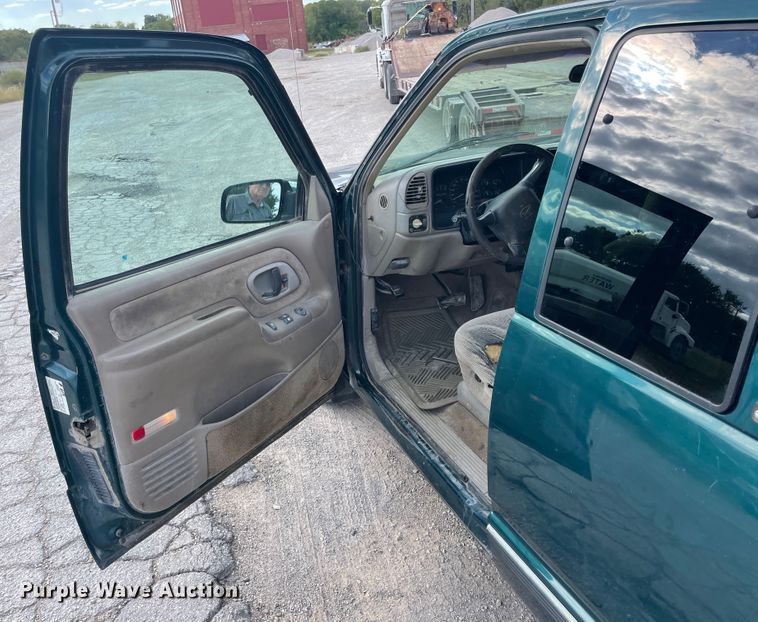 image for item JQ9411 1998 Chevrolet Silverado 1500  Ext. Cab pickup truck