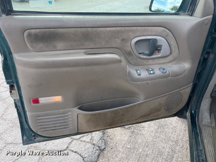 image for item JQ9411 1998 Chevrolet Silverado 1500  Ext. Cab pickup truck