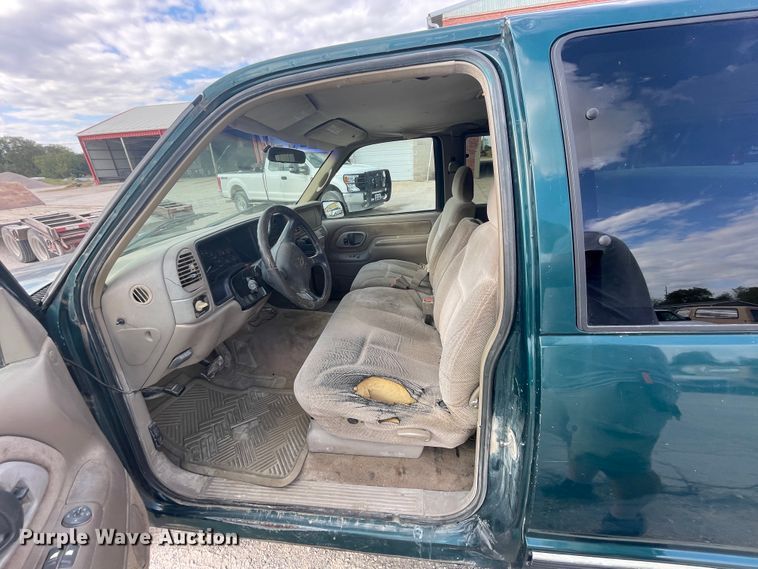 image for item JQ9411 1998 Chevrolet Silverado 1500  Ext. Cab pickup truck