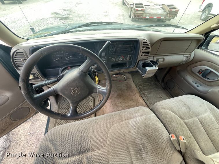 image for item JQ9411 1998 Chevrolet Silverado 1500  Ext. Cab pickup truck