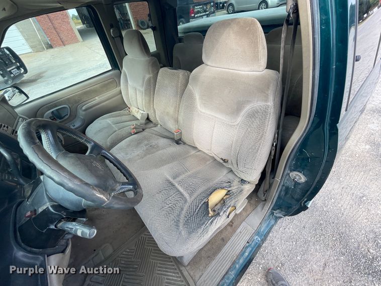 image for item JQ9411 1998 Chevrolet Silverado 1500  Ext. Cab pickup truck