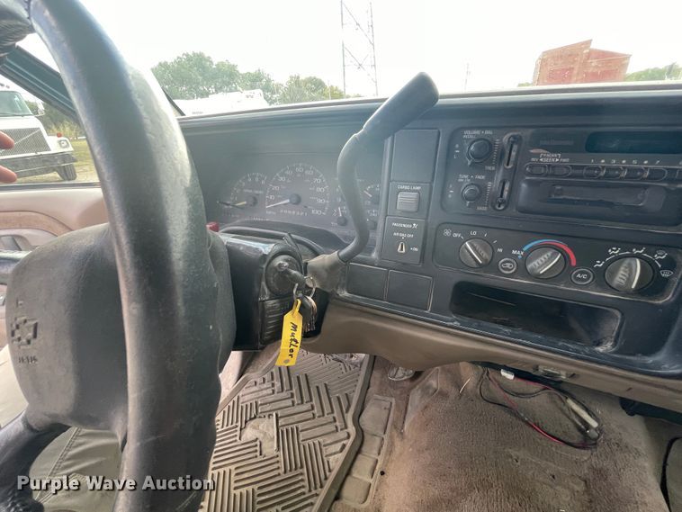 image for item JQ9411 1998 Chevrolet Silverado 1500  Ext. Cab pickup truck